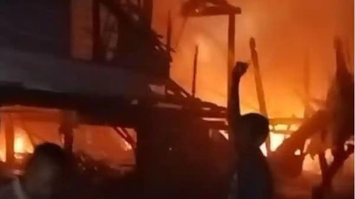 Kebakaran di Kawasan Padat Penduduk, 2 Rumah Ludes dan 2 Lainnya Terdampak