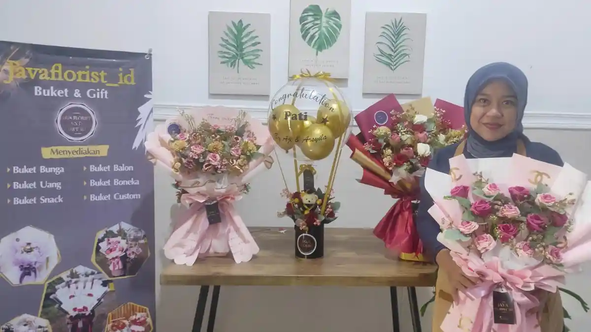 Erlika Sari Raup Jutaan Rupiah dari Bisnis Buket Bunga Java Florist