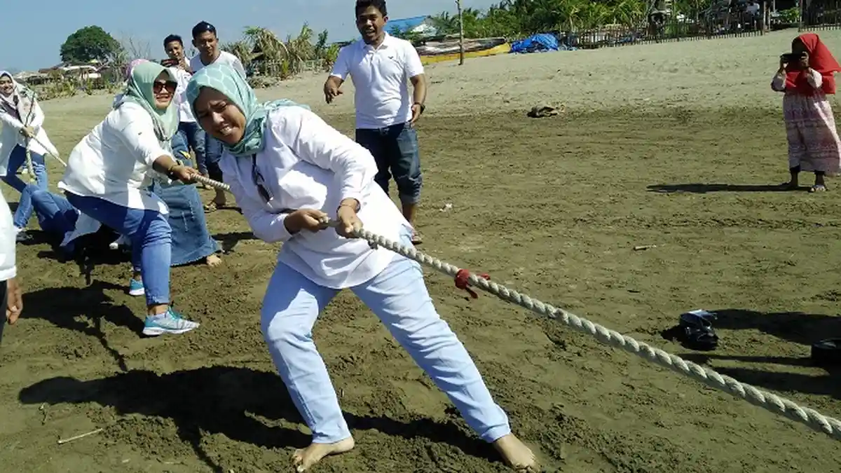 Satreskrim Polres Bireuen Gelar Lomba di Pantai Ujong Seuke Peudada