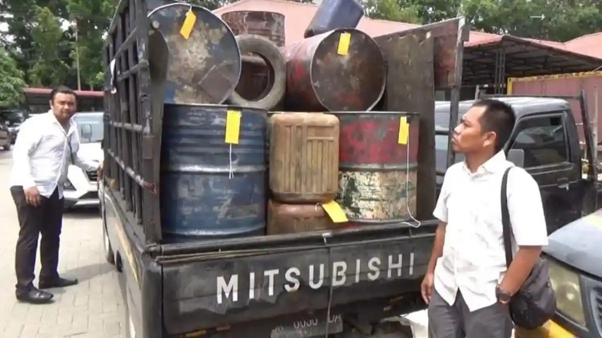 POLISI Amankan Mobil yang Bawa 3 Ton BBM Jenis Solar di Langkat, Sopir dan Pemilik Ditangkap