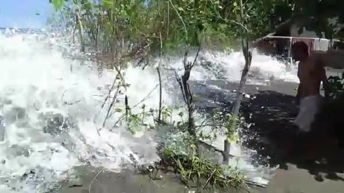 BMKG Ingatkan Nelayan, Operator Kapal, Gelombang Tinggi 4 Meter Masih Berpeluang Terjadi di Laut NTT