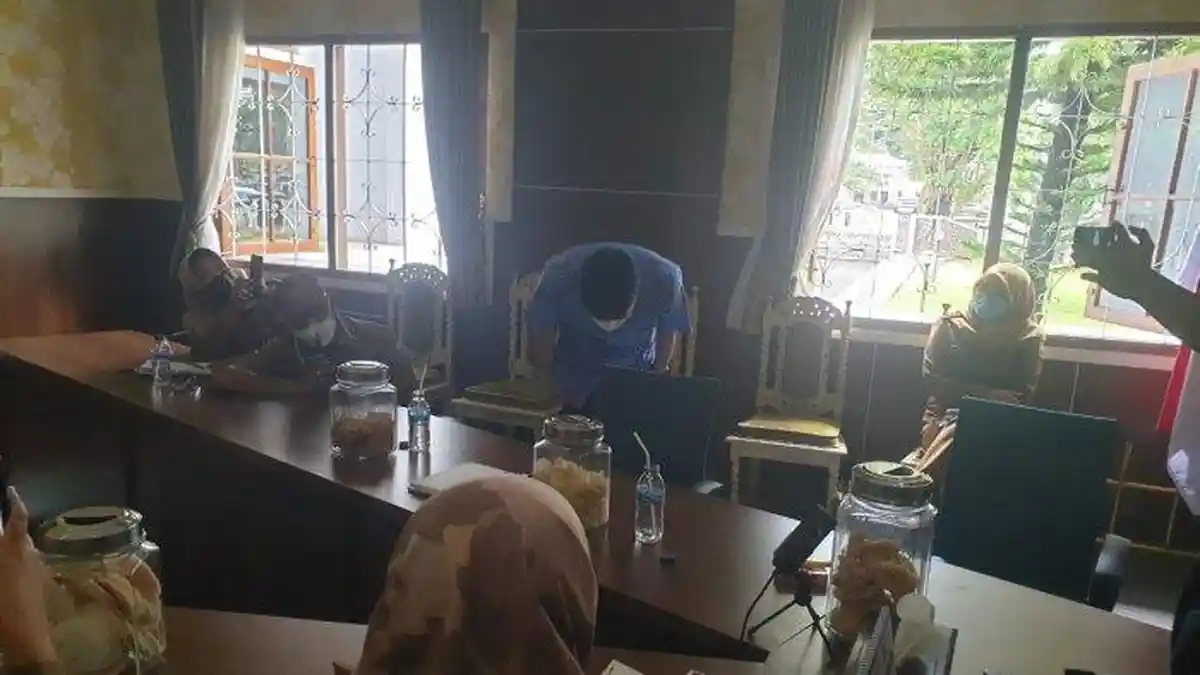 Direksi PT Taekwang Datangi Bupati Subang, Membungkuk di Hadapan Bupati, Minta Maaf Soal TKA Arogan