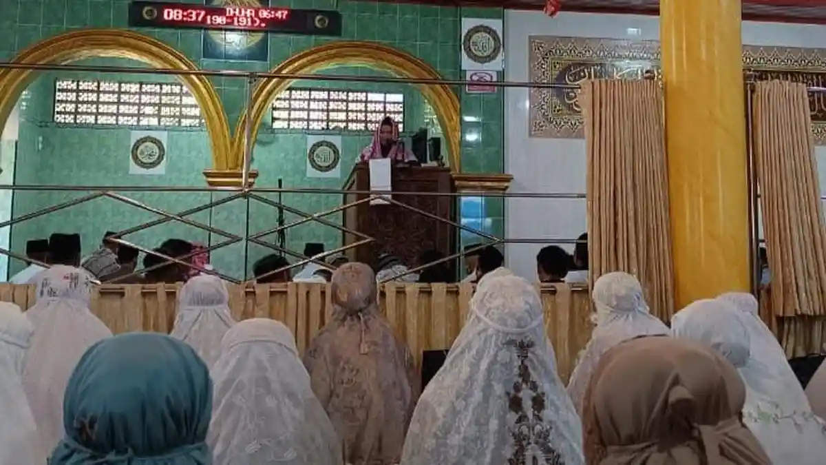 Warga Padang Salat Idul Fitri 2026 Selama 4 Hari Beruntun, Mulai Naqsabandiyah Hingga Pemerintah