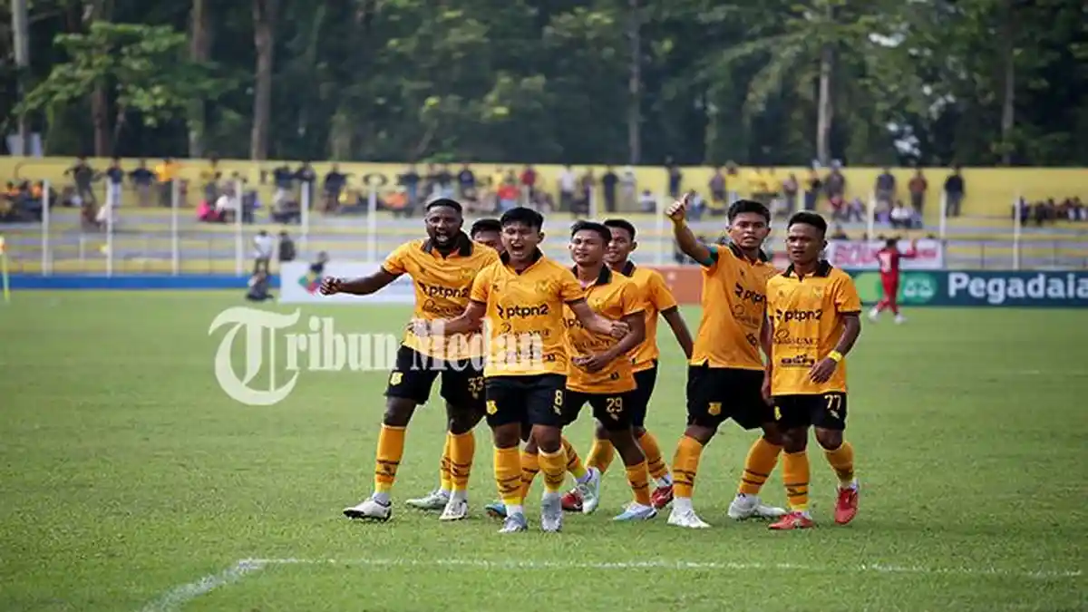 Berita Foto: PESTA GOL di Baharoeddin, PSDS Deliserdang Gilas Ratakan PSPS Riau dengan Skor 3-0 - 17092023_MERAYAKAN-GOL_ABDAN-SYAKURO-1.jpg