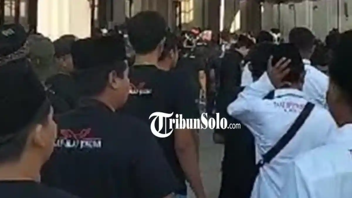 Presiden Hadiri Munas Alap-Alap Jokowi di De Tjolomadoe Jateng, Relawan Datang Lebih Awal 
