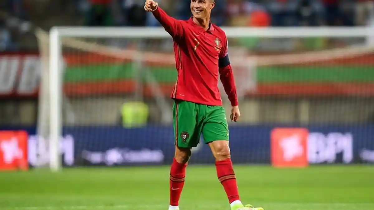 Tips Cristiano Ronaldo Tampil Prima di Usia 38 Tahun, Berenang hingga Tidur Lebih Awal