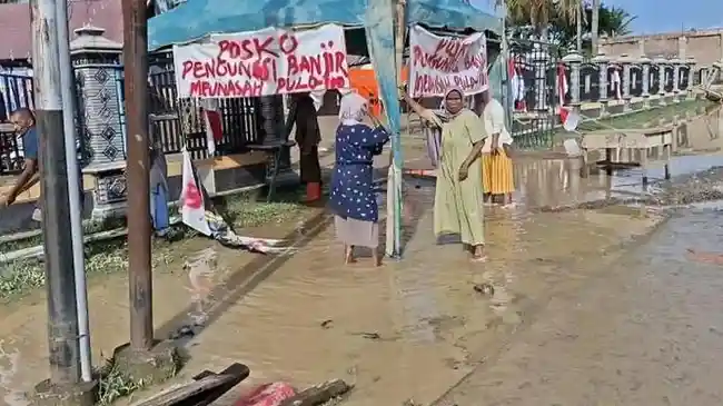 pengungsi-banjir-aceh-Desa-Meunasah-Pulo-Peudada-Bireuen-Aceh.jpg