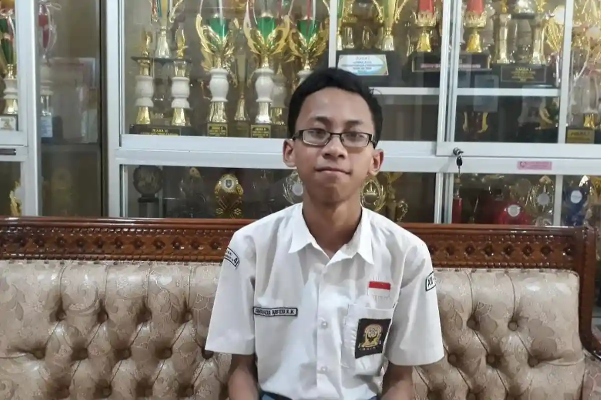 Kisah Anak Penjual Mainan di Solo Raih Nilai 100 di 4 Mapel UN 2019, Tak Ikut Bimbel karena Biaya