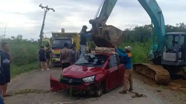 Tidak Menolong Malah Nyolong