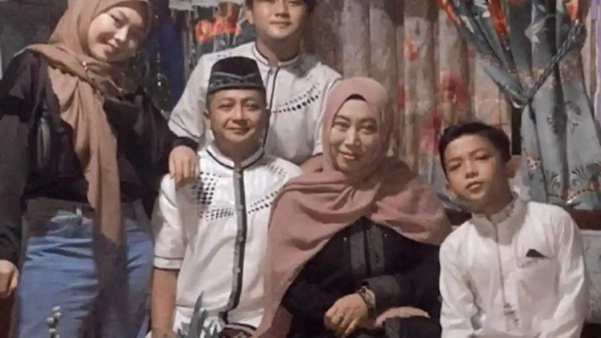 Tiga Bersaudara Ini Diberi Nama Belakang Dot Com oleh Orangtuanya, Begini Kisahnya