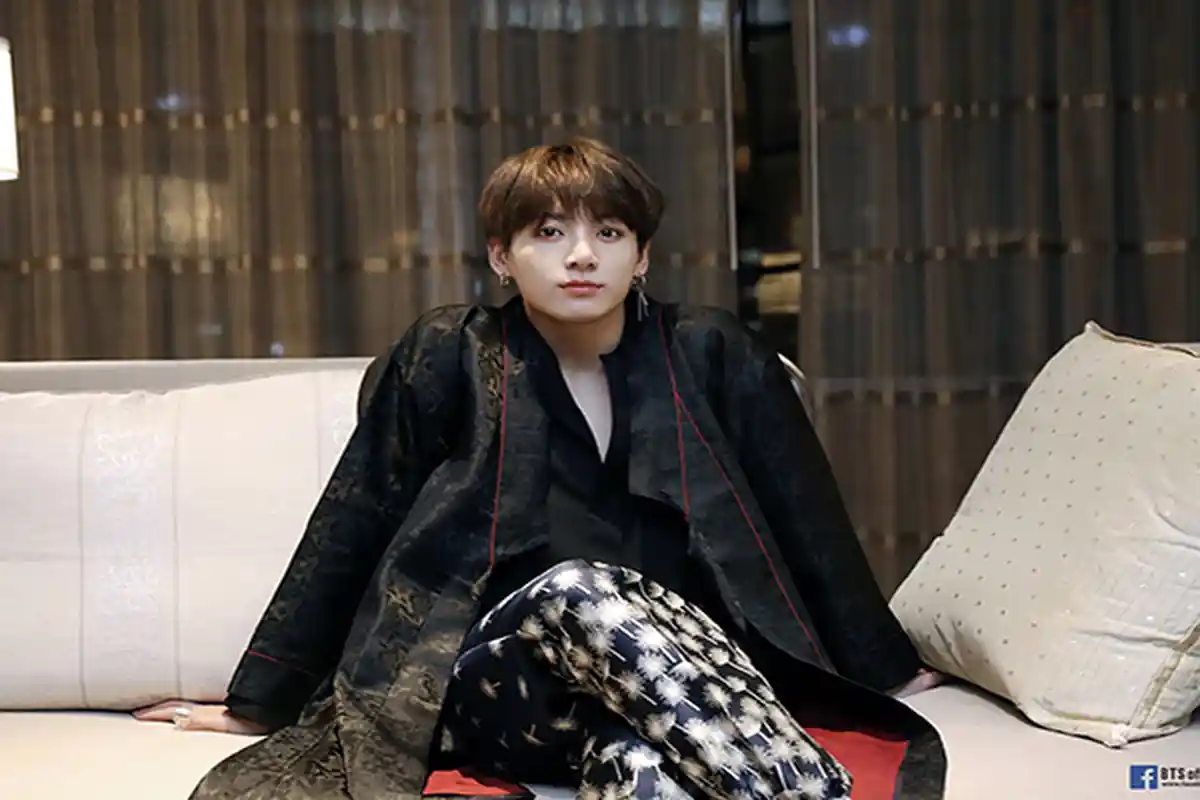 Keren! Jungkook BTS Lakukan Video Selfi, Ajak Penggemar Tonton di Balik Layar Tur Love Yourself