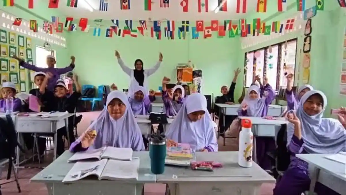 Pengabdian Internasional Dosen USM Hidupkan Kelas Bahasa Inggris di Thailand