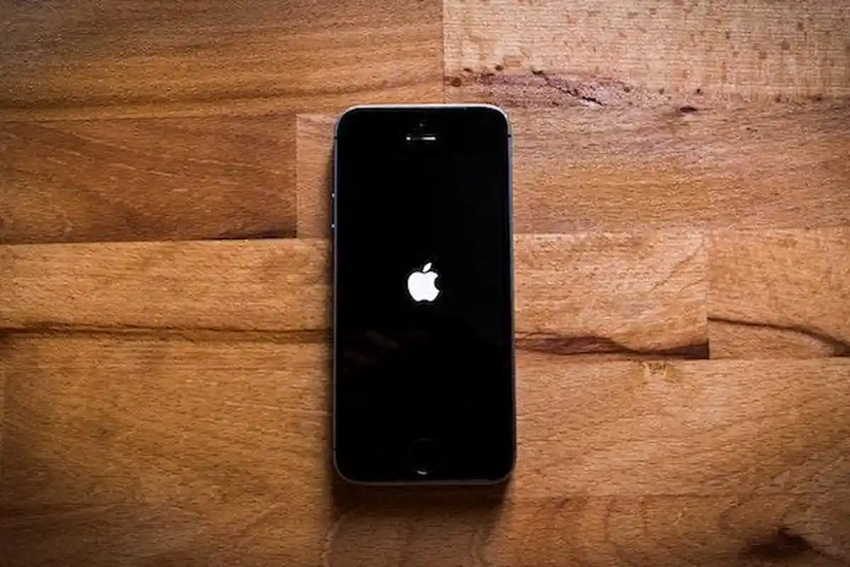 Cara Memperbaiki iPhone Yang Stuck di Logo Apple dan Tidak Bergerak Tanpa Harus ke Service Center