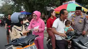 pembagian-Takjil-kepadasdv.jpg