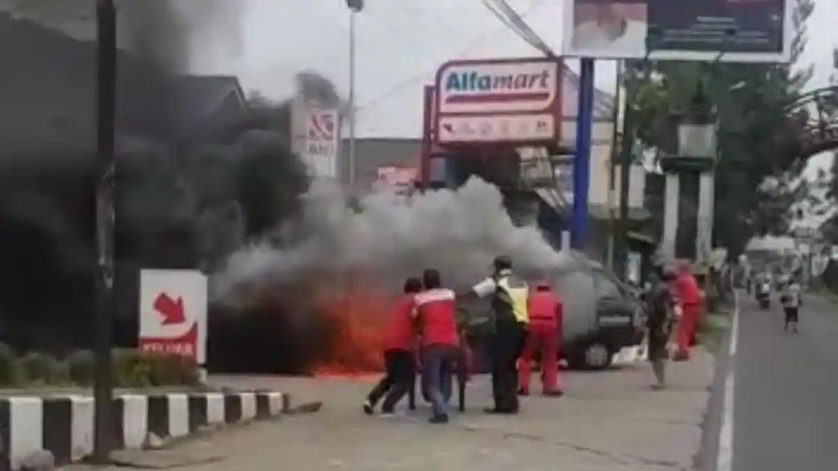 Kronologi Mobil Hangus Terbakar setelah Isi BBM di SPBU Getasan Salatiga
