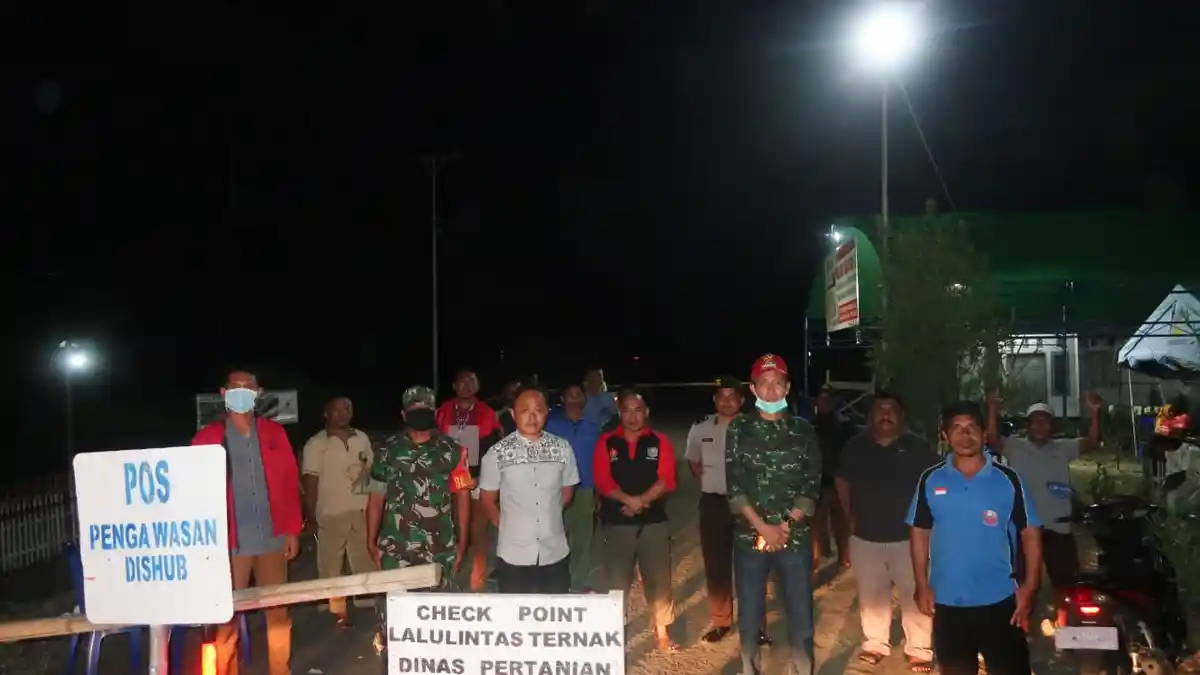 Tinjau Penjagaan Perbatasan, Bupati Bolsel Bagikan Makanan ke Pengendara