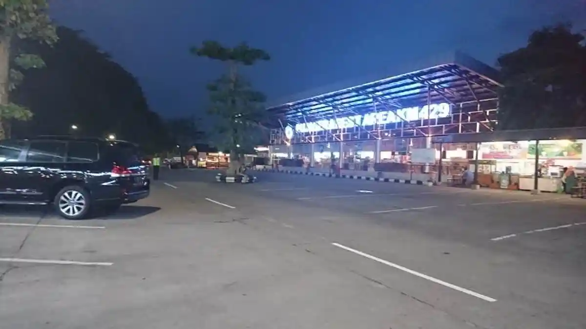 Begini Suasana Rest Area Tol Km 429 Semarang-Solo saat PPKM Darurat, Sepi Kendaraan dan Pengunjung