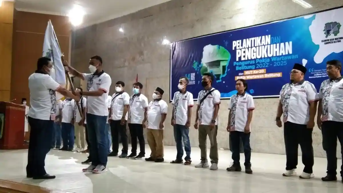 Pengurus Pokja Wartawan Belitung Dikukuhkan Ditandai dengan Penyerahan Pataka
