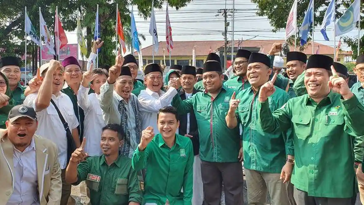 PKB - Gerindra Kabupaten Cirebon Kompak Daftar Bareng ke KPU Sambil Teriak Cak Imin - Prabowo Menang