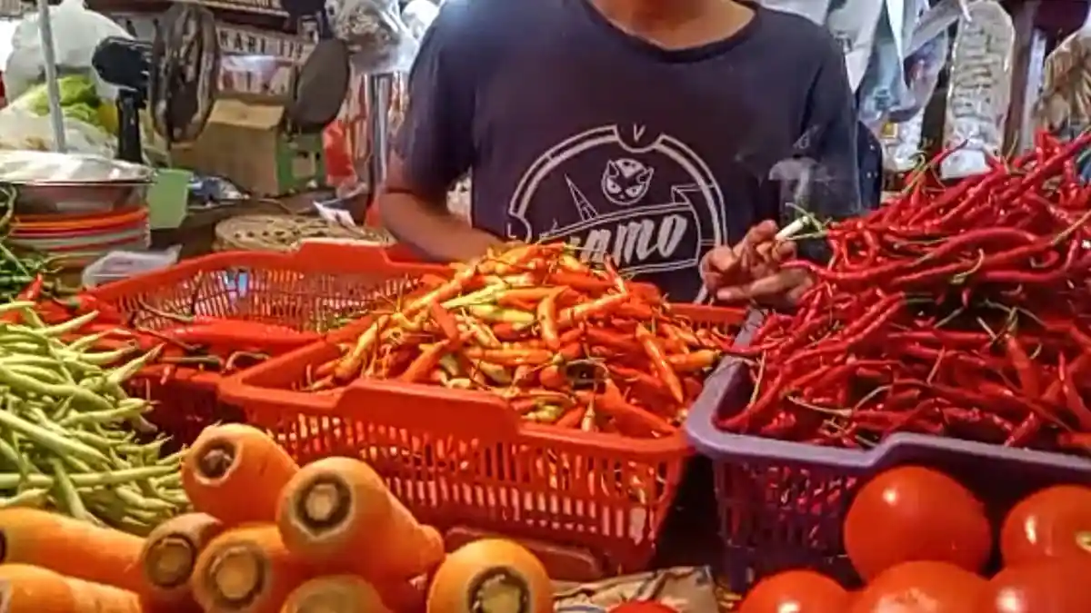 Harga Cabai Rawit Merah Tembus Rp100 Ribu, Pedagang Warteg Menjerit: Dampaknya Sangat Terasa