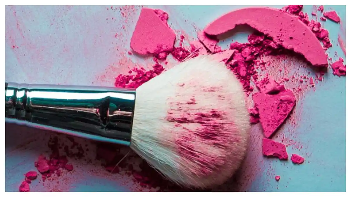 Produk Makeup Mana yang Tidak Boleh Digunakan Setiap Hari?