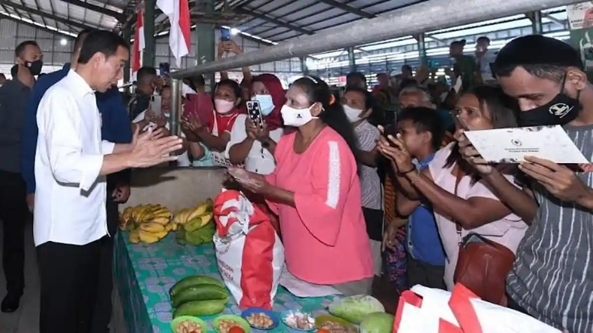 Presiden Jokowi Kunjungi Pasar Langgur di Maluku Tenggara