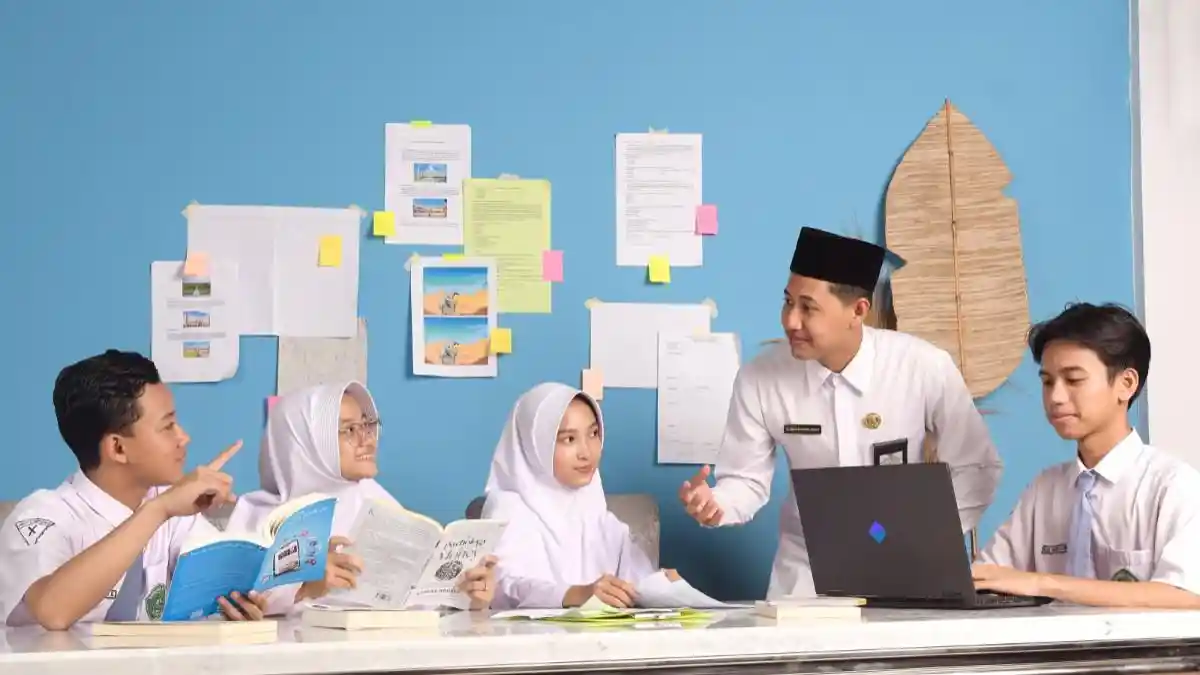 Revolusi Besar Dunia Pendidikan! Pahami Kepmendikdasmen 221/P/2025 Bebaskan Guru dari Aturan Lama