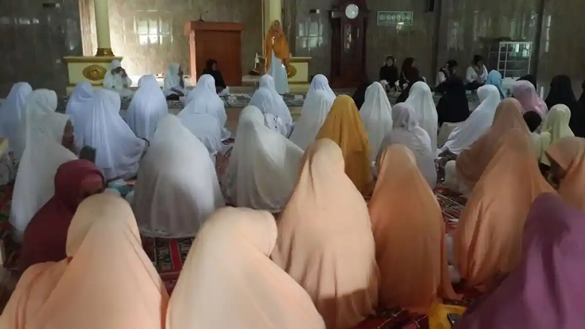 Istri Aziz Qahhar Minta Masyarakat Tak Terpukau Janji Politik