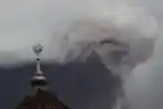 Gunung Semeru Kembali Luncurkan Awan Panas