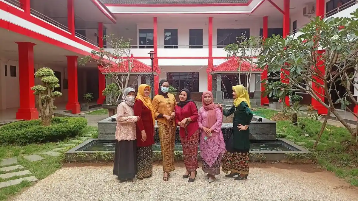 Peringati Hari Kartini, Pegawai Pemkab Lamsel Kenakan Baju Kebaya