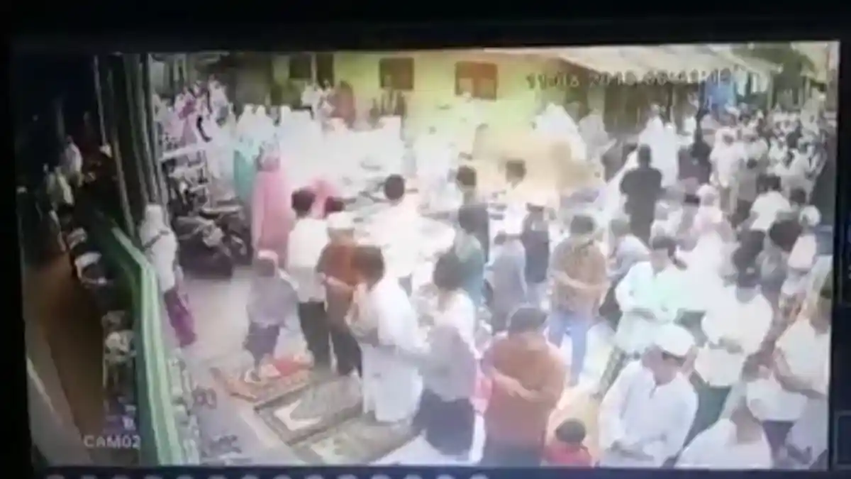 VIRAL Video Salat Ied Idul Adha Berhamburan karena Sapi Lepas