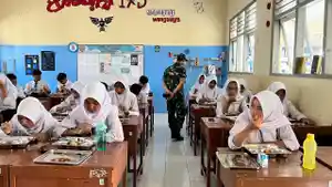 Antusiasme-siswa-SMP-Negeri-3-Wonosobo-mengikuti-program-makan-bergizi-gratis-2.jpg