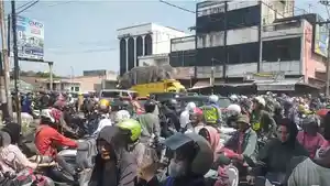 macet-parah-akibat-proyek-galian-pipa.jpg