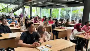 KELAS-NEWBORN-DI-SURABAYA-Para-orang-tua-mengikuti-program-Comple.jpg