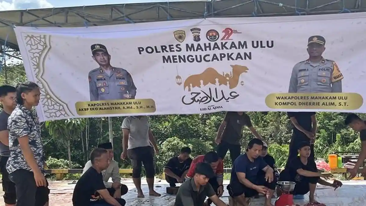 Polres Mahakam Ulu Sembelih 3 Ekor Sapi Kurban, Pererat Silaturahmi dengan Warga