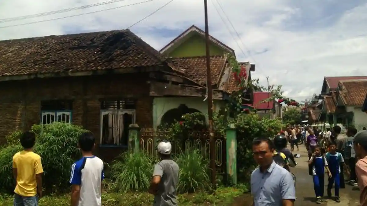 Gara-gara Diumumkan di Masjid, Kebakaranpun Bisa Diatasi dengan Cepat Oleh Warga