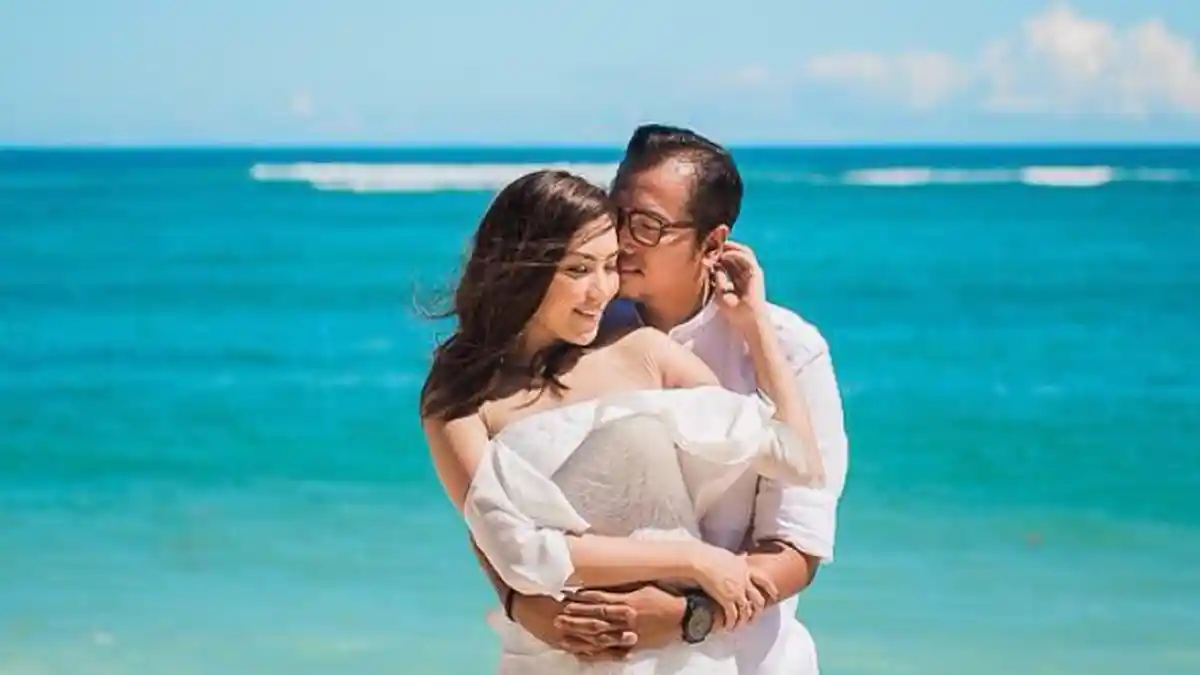 Sammy Simorangkir Unggah Video Istrinya Berenang, Bikini yang Dipakainya Jadi Bahan Perdebatan