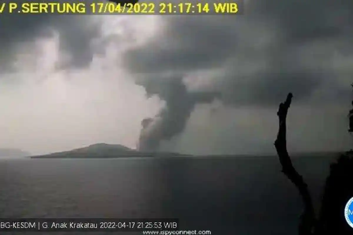 Letusan Gunung Anak Krakatau Sudah Terjadi 29 Kali, Semburkan Abu Vulkanik di Puncak