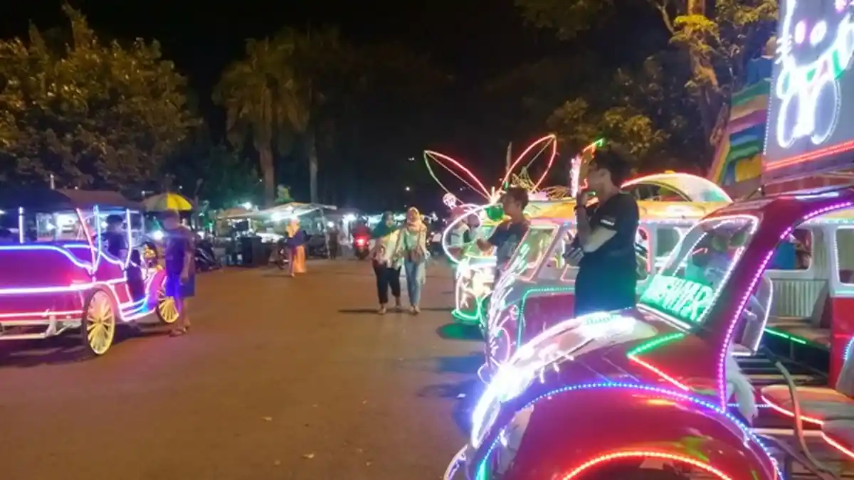 Berkah Ramadan, Penyedia Jasa Becak Hias di Alun-Alun Karanganyar Laris Manis