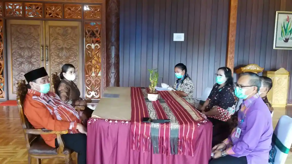 Pendataan Keluarga di Kutai Barat Mulai Digelar, Bupati Kubar FX Yapan Jadi Orang Pertama Didata