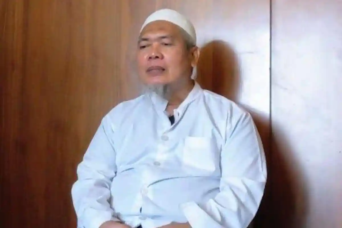 Mantan Pimpinan Jamaah Islamiyah Serahkan Sejumlah Senjata dan Bahan Peledak ke Densus 88