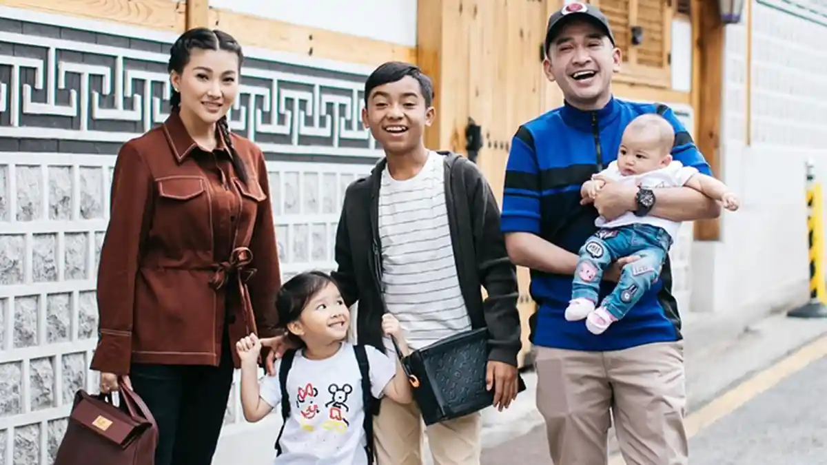 Artis Sarwendah Bagi Tips Mengurus Thalia, Thania & Betrand Peto,  Sederhana Ladies