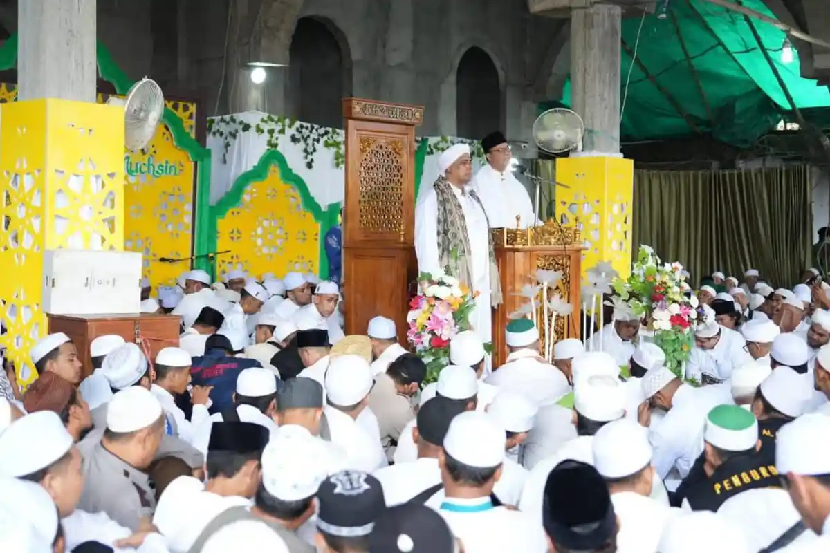 Anies Baswedan Paparkan Kehebatan Habib Sholeh Tanggul di Hadapan Ribuan Jamaah Haul