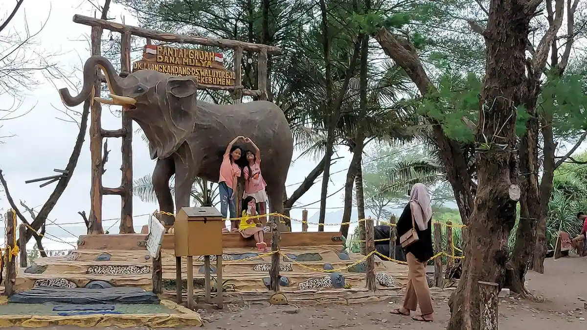 Cuma di Kebumen! Wisata Pantai Bisa Bayar Seikhlasnya, Pantas Ribuan ...