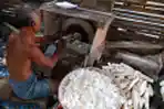 Produksi Keripik Singkong Pak Ade