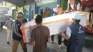 Jenazah-Anastasia-Seo-23-PMI-Ilegal-asal-Kabupaten-Malaka-tiba-di-Bandara-El-Tari-Kupang.jpg