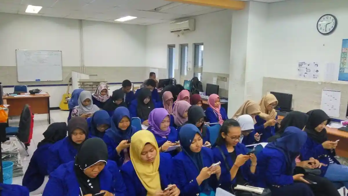 Belajar Jurnalistik Ala HIMA PBSI UNY Bersama Tribun Jogja