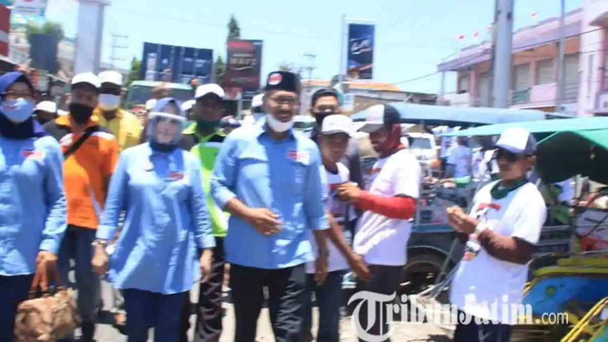 Paslon Pilkada Lamongan Suhandoyo - Astiti Temui Tukang Becak di Pantura, Ini yang Ditawarkan