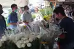 Sambut Hari Valentine, Bunga Mawar Diminati Pembeli