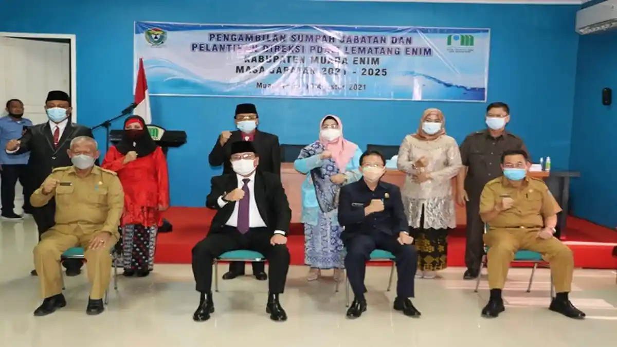 Pj Bupati Muara Enim Nasrun Umar Lantik Direksi PDAM Lematang Enim